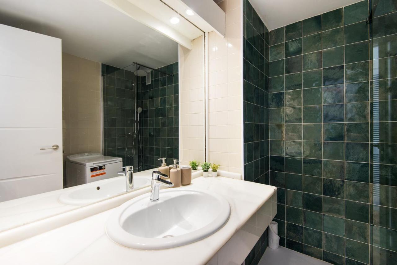 Aloha Puerto Private Apartment 1St Line Carihuela Beach Torremolinos Bagian luar foto