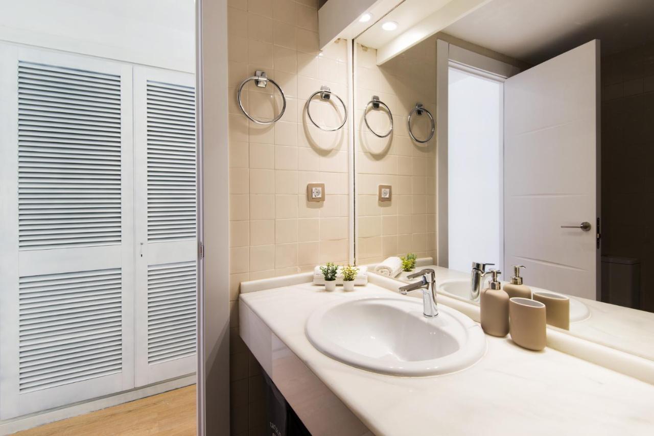 Aloha Puerto Private Apartment 1St Line Carihuela Beach Torremolinos Bagian luar foto