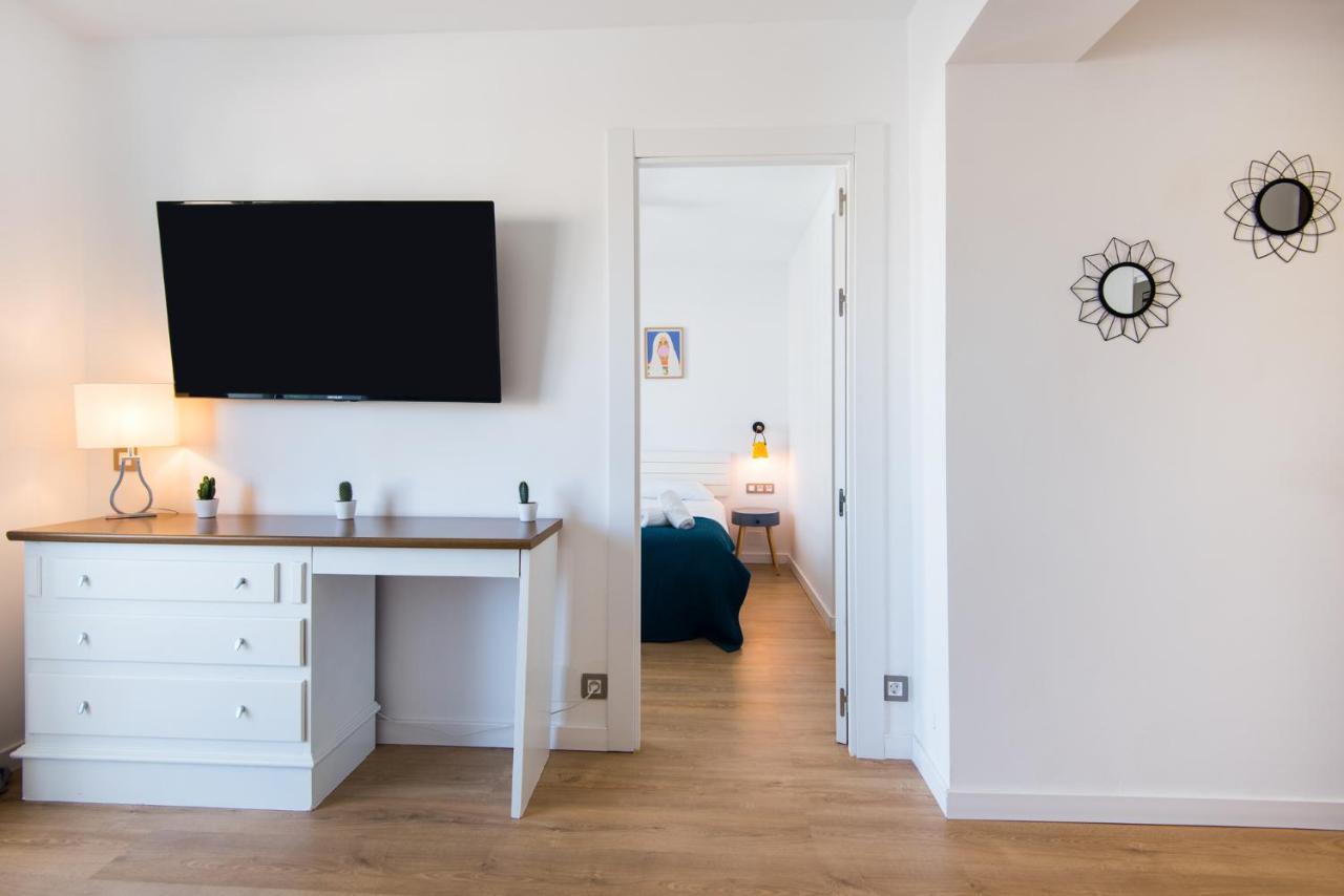 Aloha Puerto Private Apartment 1St Line Carihuela Beach Torremolinos Bagian luar foto