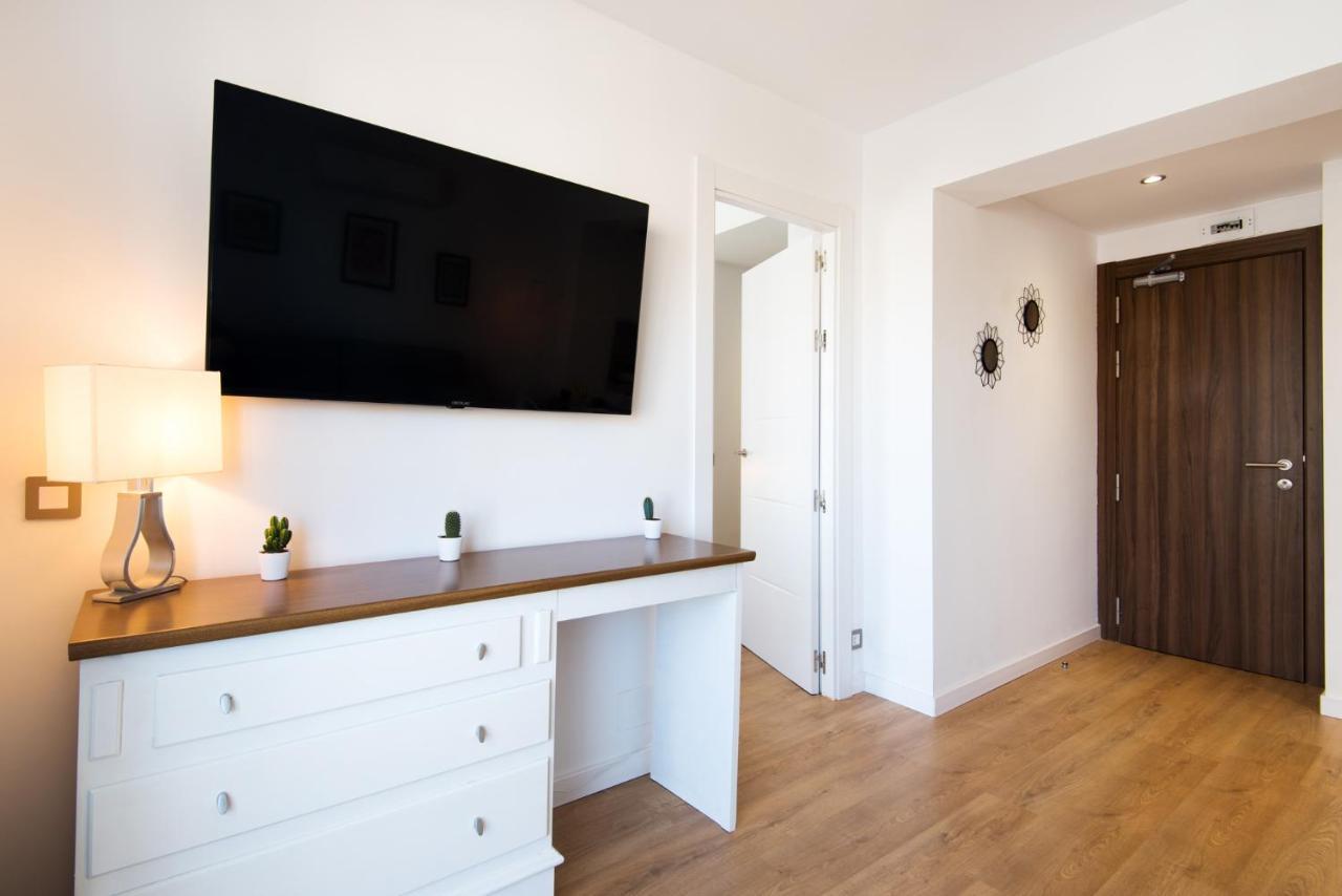 Aloha Puerto Private Apartment 1St Line Carihuela Beach Torremolinos Bagian luar foto